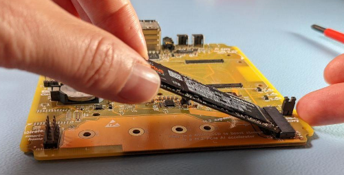 Inserting the drive